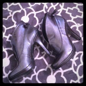 Women’s heel boots Patton shiny silver Sz 7.5
